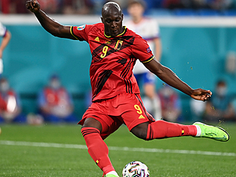 WATCH | Lukaku finds the net a...